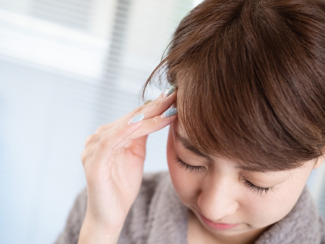 疲れ目や姿勢の悪さも頭痛の原因になります